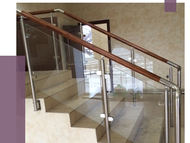 Комбинированные перила из металла и дерева в Златоусте