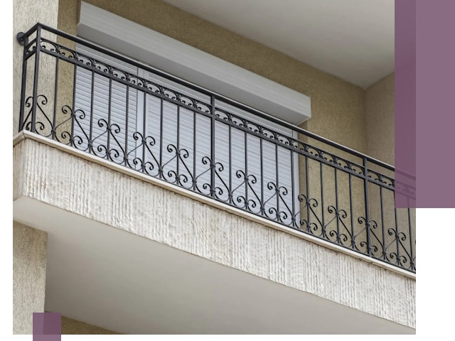 Балконные ограждения из металла и стекла в Златоусте для домов