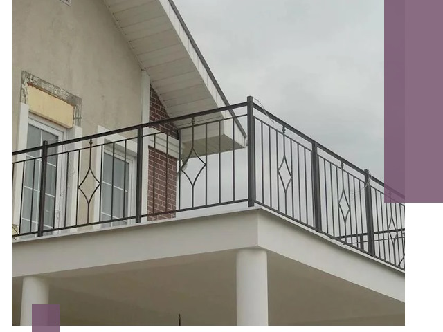 Изготовление балконных ограждений в Златоусте из металла и стекла