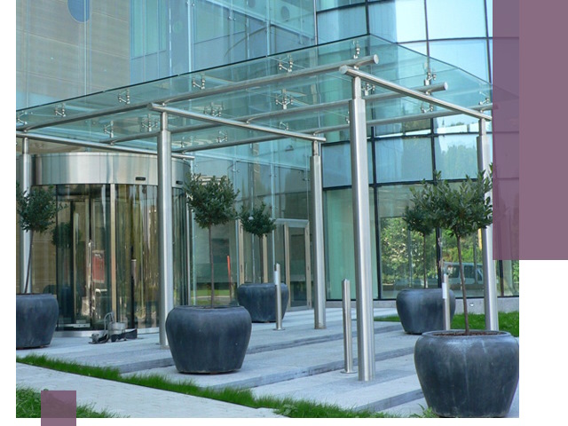 Навесы из стекла на заказ в Златоусте — монтаж и установка